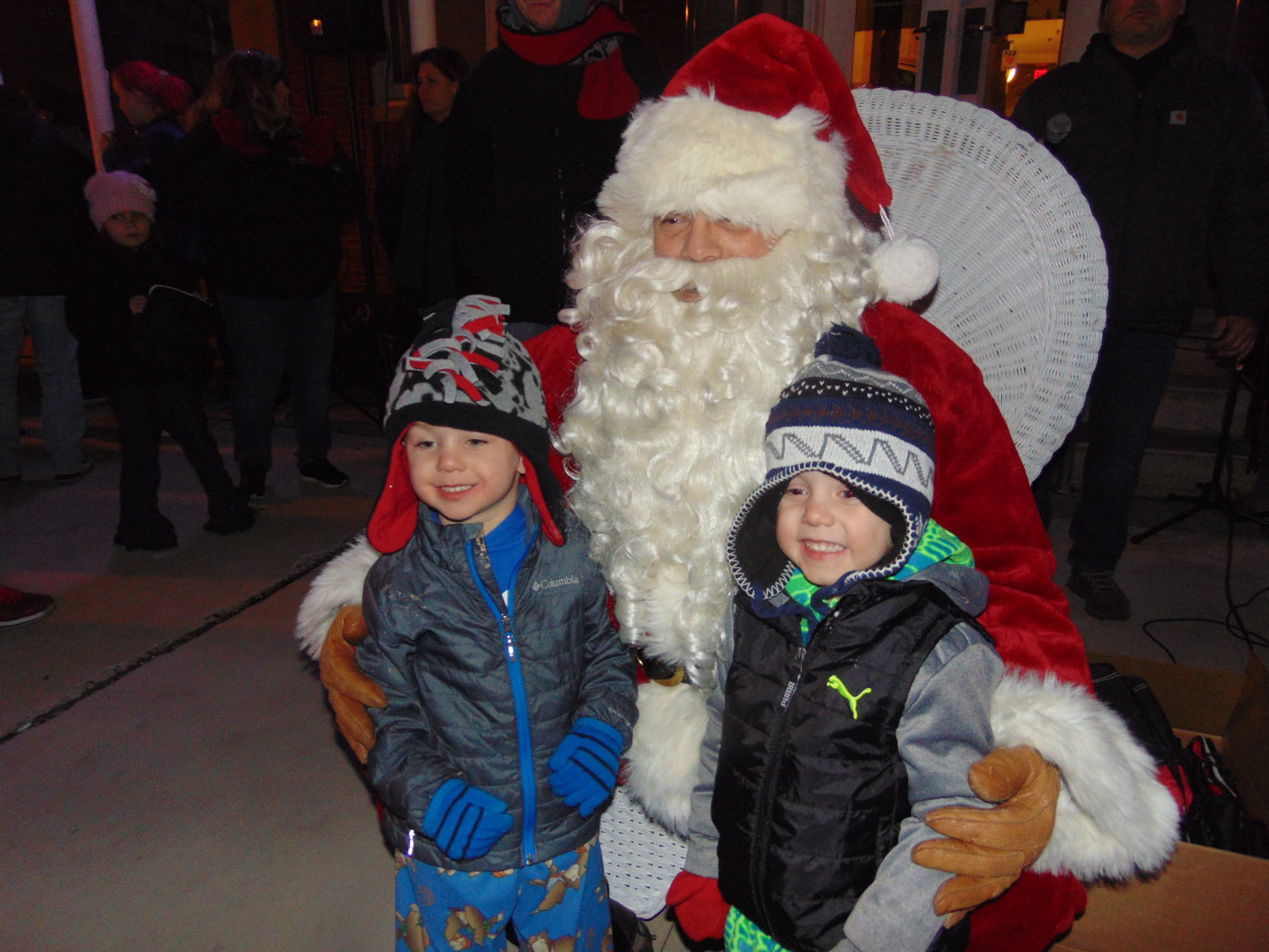 GAL EHC tree lighting 143a 1211-3